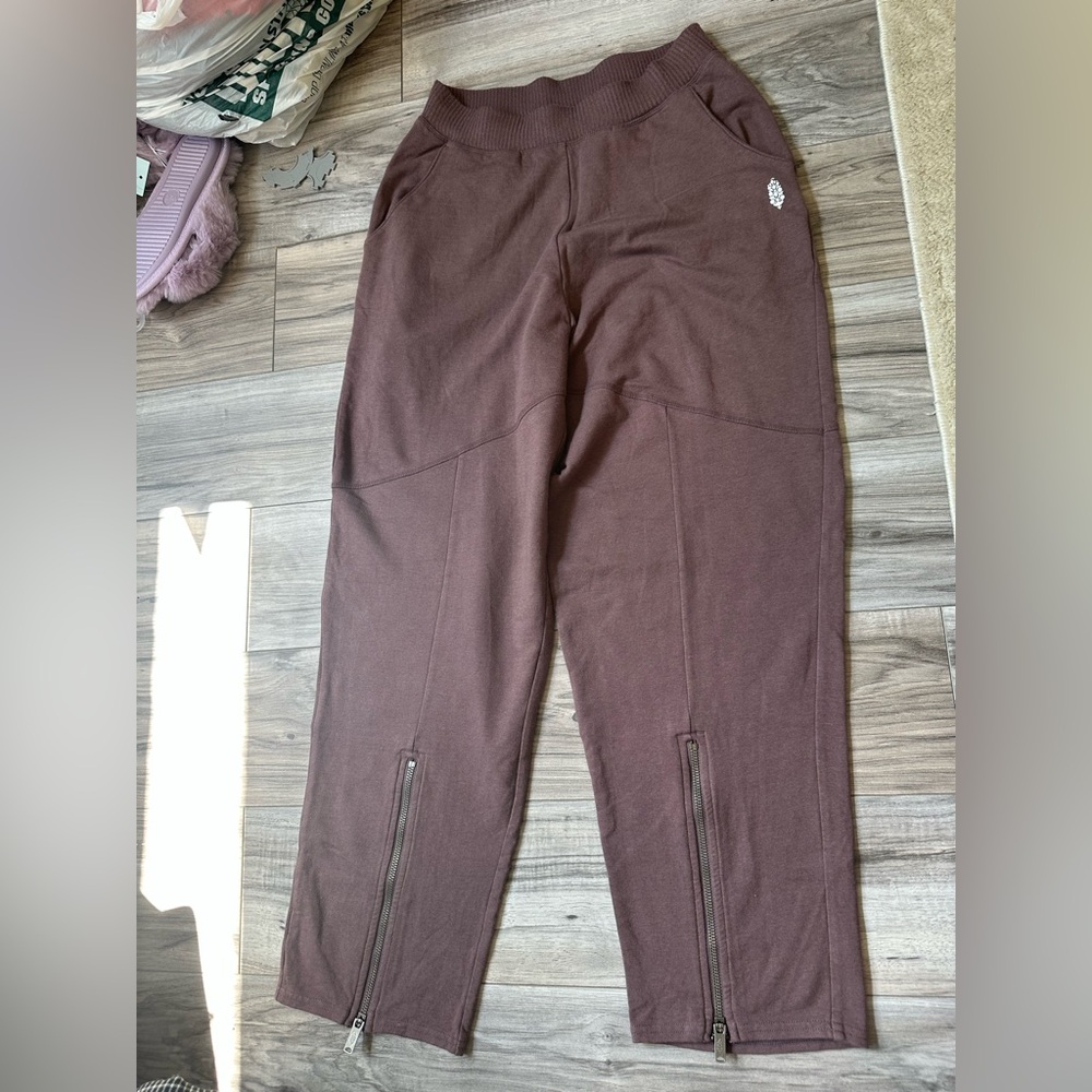 Free People Women’s Comfy Brown Sweat Pants with Zippers on the Legs Size Medium